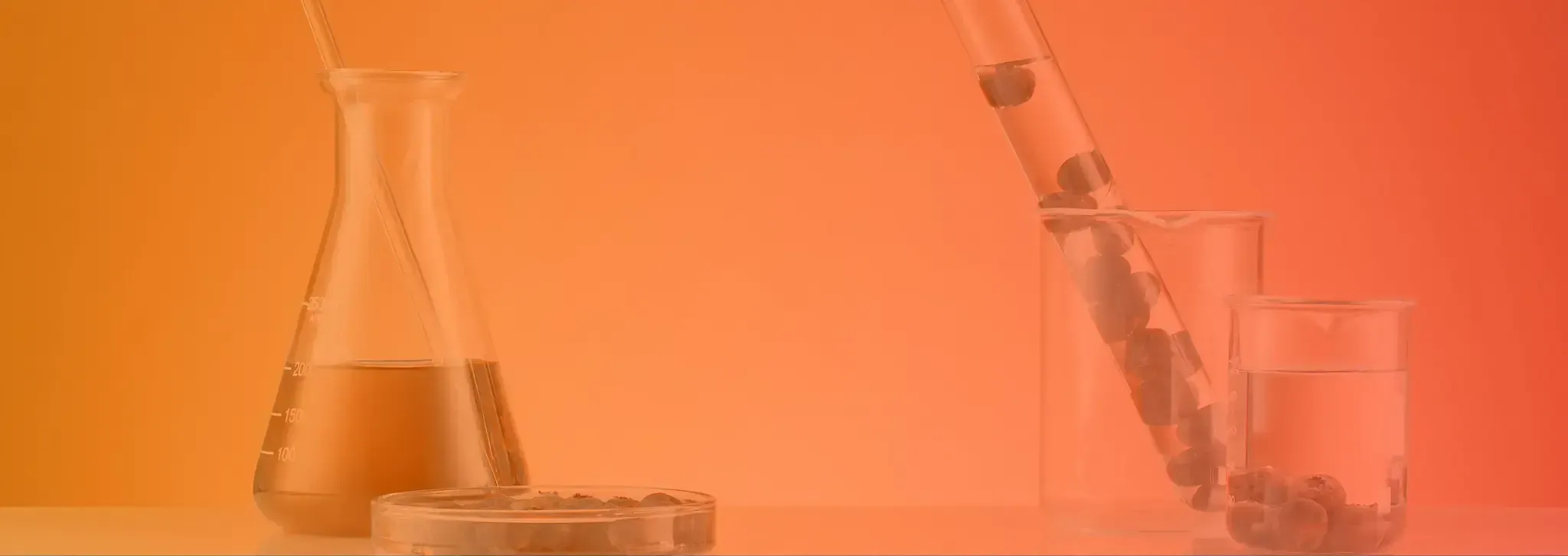 Imagen decorativa representando material de laboratorio con tinte naranja