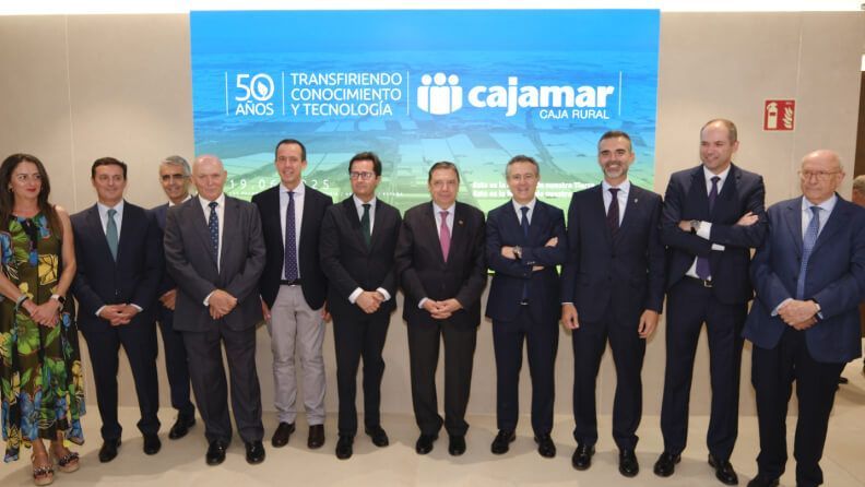 Alta dirección de Cajamar y representantes de los principales organismos públicos