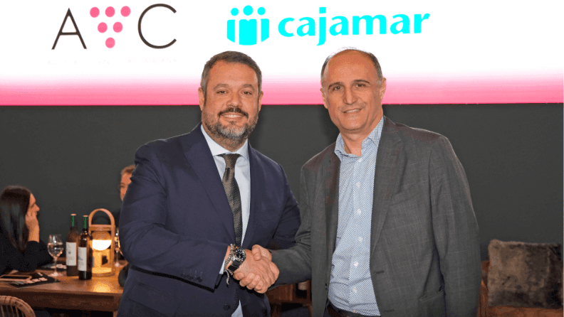 El secretario general de la Associació Vinícola Catalana, Antonio Cruces, y el director territorial de Cajamar en Cataluña, Martín Tomás