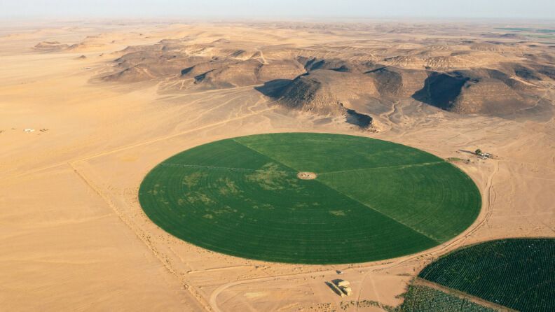 Sistema de riego en un desierto.