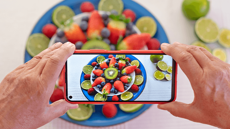 Foto a plato de fruta.