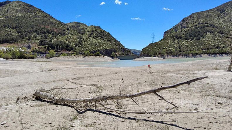Estado en mayo de 2023 del pantano de Arguis, cuyo uso del agua está destinado principalmente al regadío. Efeagro/Javier Blasco
