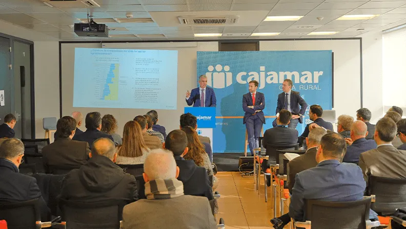 Roberto García Torrente, director de Desarrollo Sostenible de Grupo Cajamar, durante la presentación