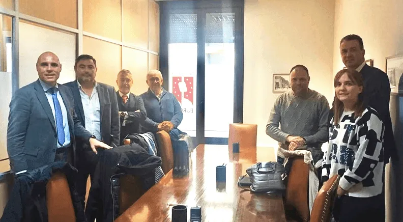 Firma del préstamo a la Comunidad de Regantes de Santa Ana