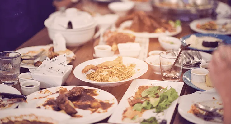 Desperdicio de alimentos en un almuerzo