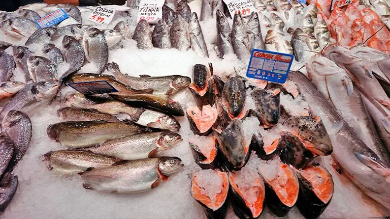 Una pescadería en el Mercado Maravillas de Madrid. Efeagro/Javier Lizon