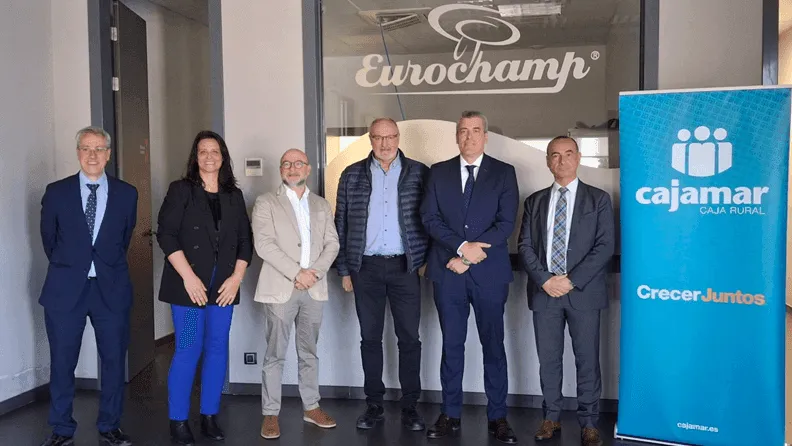 Cajamar Caja Rural, entidad líder de la banca cooperativa española, y la cooperativa Eurochamp, tercer operador mundial de champiñones transformados, han firmado un convenio de colaboración