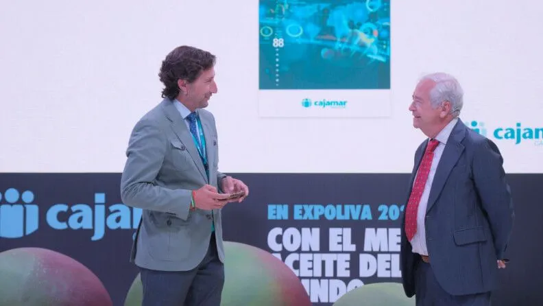 Francisco Martínez, director Comercial y de Economía Social de Cajamar, junto con Jaime Palafox, asesor agroalimentario de Palafox Food & Wine