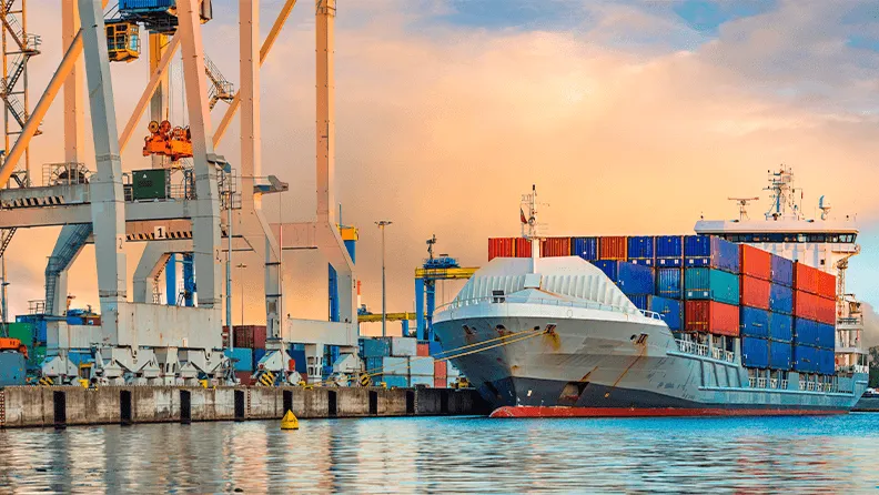 Contenedores en puerto