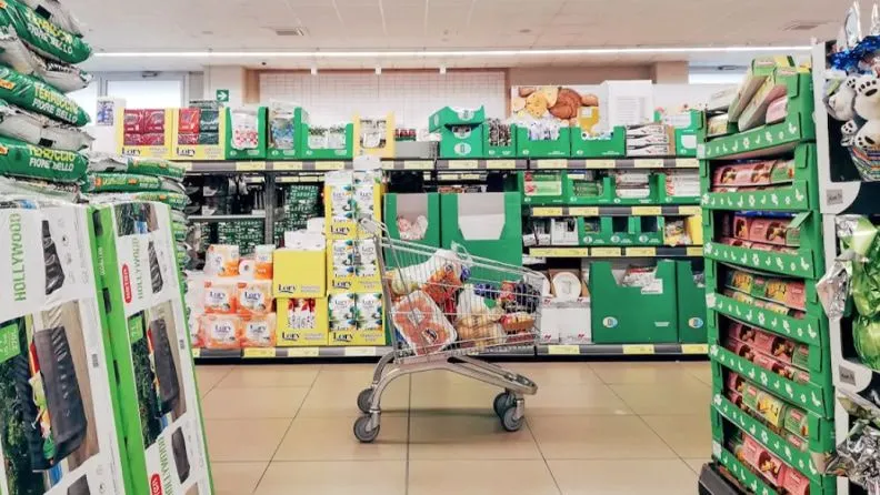 Un carro de la compra en un supermercado. Efeagro